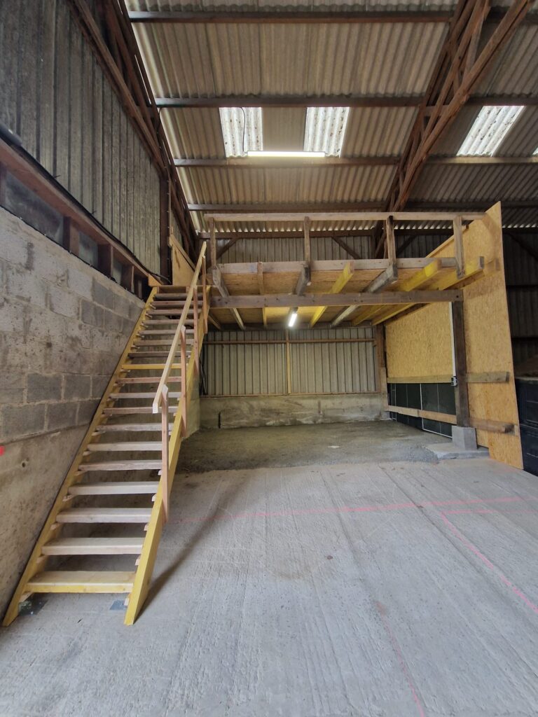 Amènagement mezzanine local 2cv club 35 02